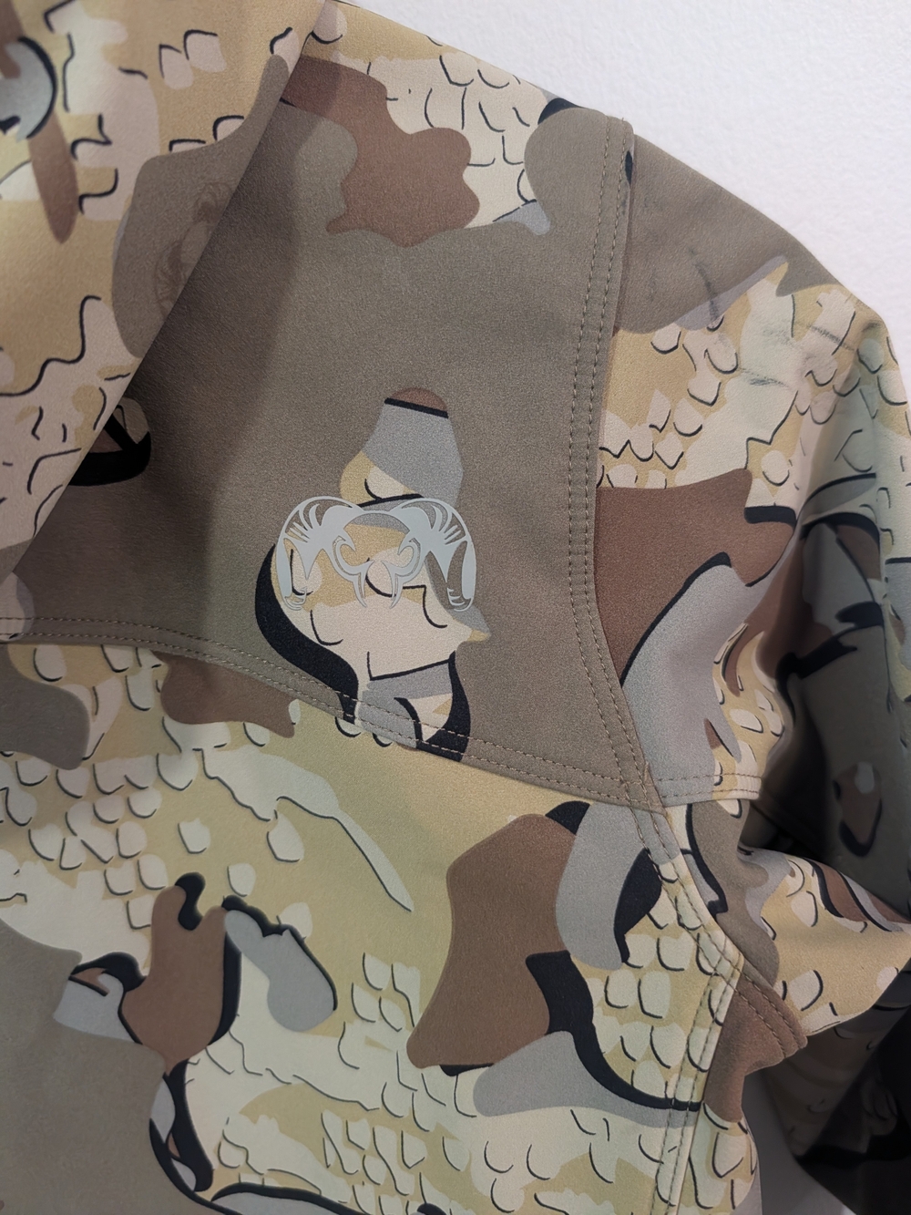 Kuiu Kids' Camo Hooded Jacket - Olive/Tan Size Small (7-8) - Picture 7 of 11